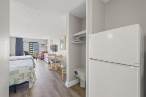 Ocean View Double Queen Suite! Perfect for 4 Guests! Sea Mist 51112